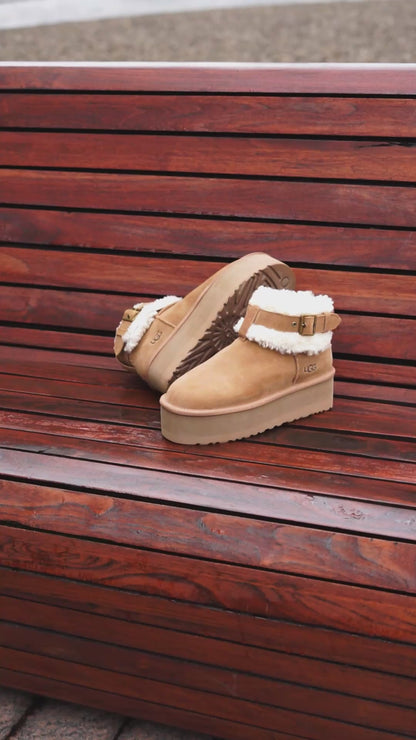 UGG bota cafe