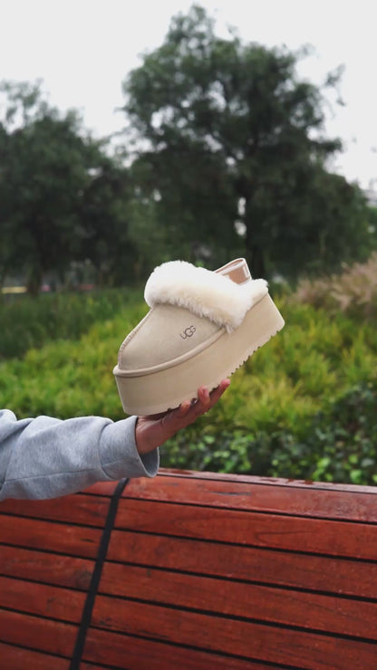 UGG Goldenstar clog beige