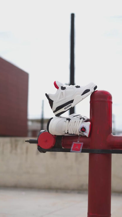 Jordan R4 blanca roja
