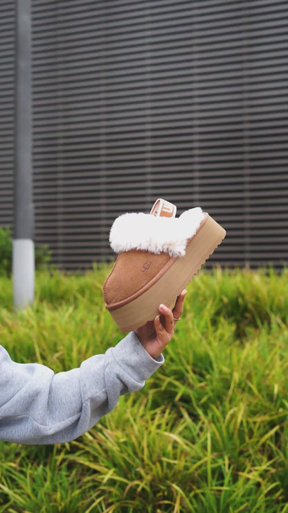 UGG goldenstar clog cafe