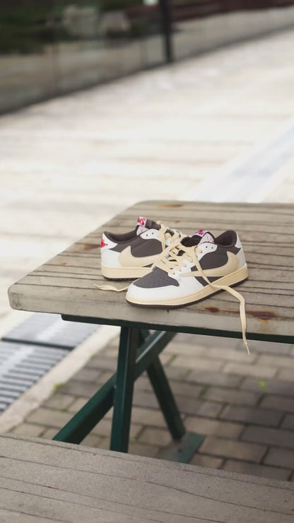 Jordan R1 low travis scott reverse mocha