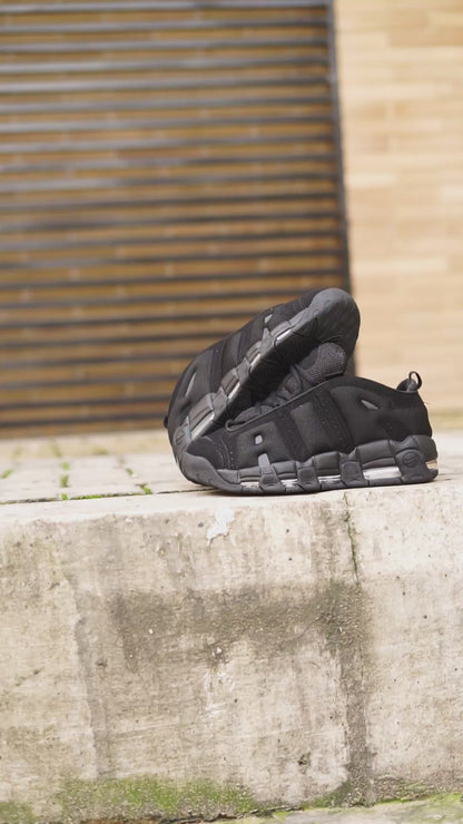 Nike uptempo negra