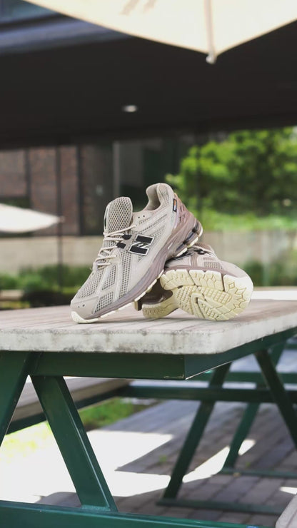 New balance 1906R cafe
